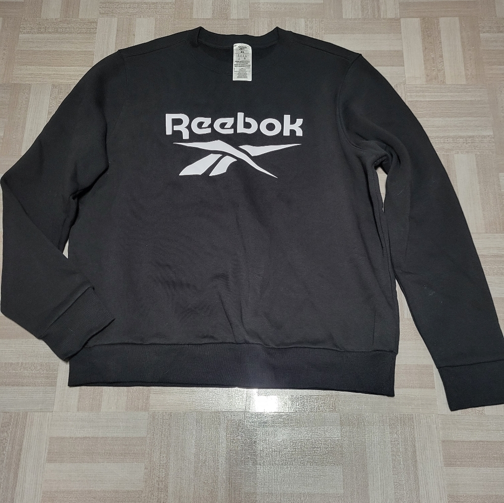 .Reebok black & white crewneck sweatshirt. XL